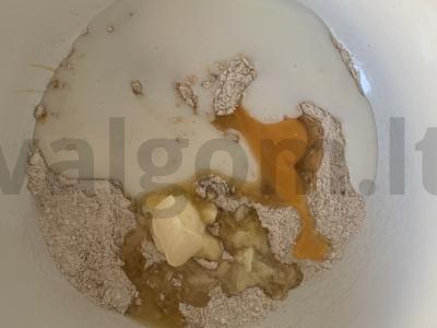 Kefyro keksiukai su avižiniais dribsniais ir obuoliais Žingsnis 3