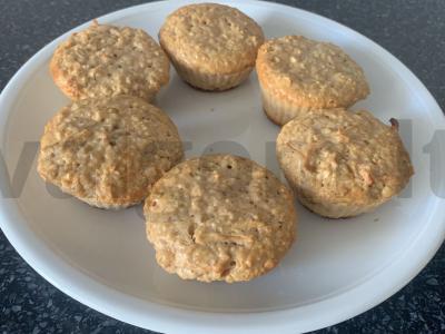 Kefyro keksiukai su avižiniais dribsniais ir obuoliais pagrindine nuotrauka