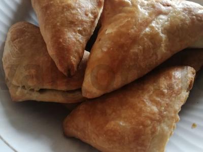 Mėsos ir grybų trikampiai pagrindine nuotrauka