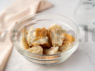 Krevetės iš kalmarų su džiūvėsėliais Žingsnis 1