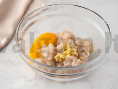 Krevetės iš kalmarų su džiūvėsėliais Žingsnis 4