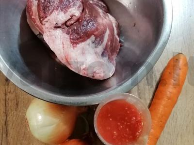 Kiaulienos guliašas su prieskoniais ir džiovintais krapais Žingsnis 1