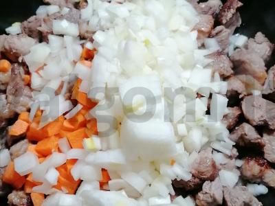 Kiaulienos guliašas su prieskoniais ir džiovintais krapais Žingsnis 3