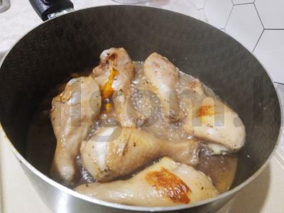 Vištienos blauzdelės su baziliku, apelsinu, medumi granatų sultyse su rukola Žingsnis 3