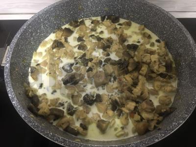 Vištienos-grybų padažas Žingsnis 2