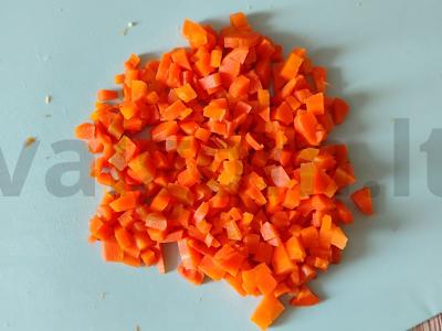 Sultingas Olivier salotas su šviežiu agurku Žingsnis 2