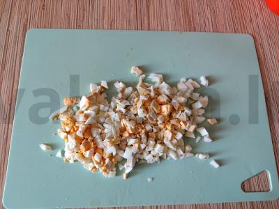 Sultingas Olivier salotas su šviežiu agurku Žingsnis 5