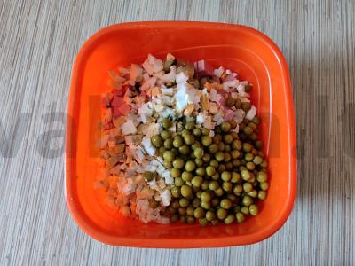 Sultingas Olivier salotas su šviežiu agurku Žingsnis 6