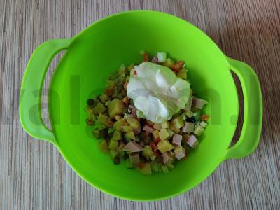 Sultingas Olivier salotas su šviežiu agurku Žingsnis 7