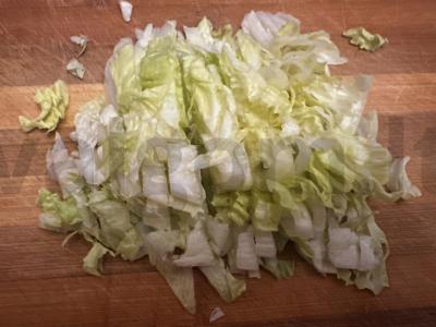 Salotos su žirniais ir krabų lazdelėmis Žingsnis 2