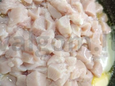 Vištienos krūtinėlė grietinės padaže ir prieskoniuose Žingsnis 2