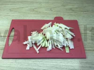 Šviežias salotas iš kolrabi ir agurko Žingsnis 1