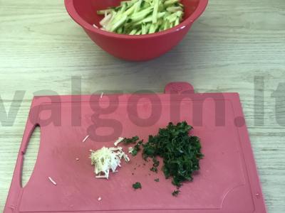 Šviežias salotas iš kolrabi ir agurko Žingsnis 3