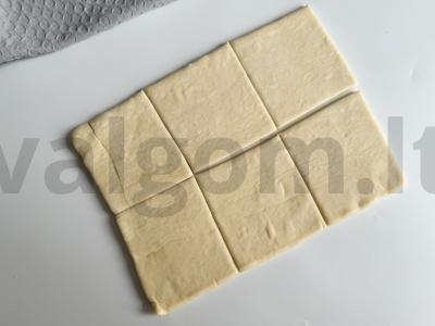 Tartaletės su karamelizuotais svogūnais ir brie sūriu Žingsnis 3