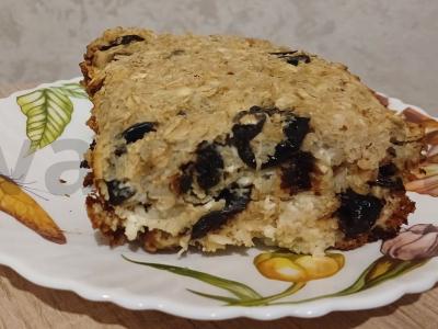 Avižų keksiukas su džiovintais slyvomis pagrindine nuotrauka