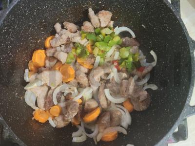 Sotūs šurpa su daržovėmis ir kiauliena Žingsnis 3