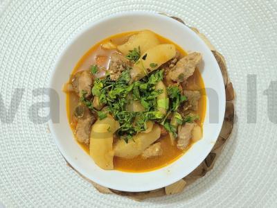 Sotūs šurpa su daržovėmis ir kiauliena pagrindine nuotrauka