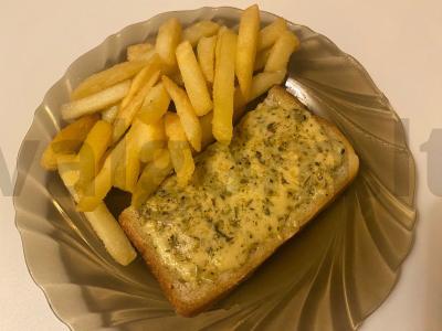 Krekeriai su provanso žolelėmis, alyvuogių aliejumi ir sūriu pagrindine nuotrauka