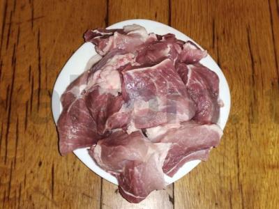 Kiaulienos šašlykas, marinuotas su jauniems krienų lapams Žingsnis 1