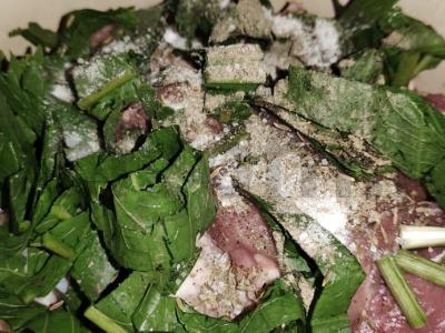 Kiaulienos šašlykas, marinuotas su jauniems krienų lapams Žingsnis 3