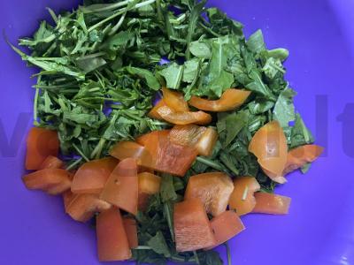 Salotos su raudona žuvimi ir vynuogių sėklų aliejumi Žingsnis 2