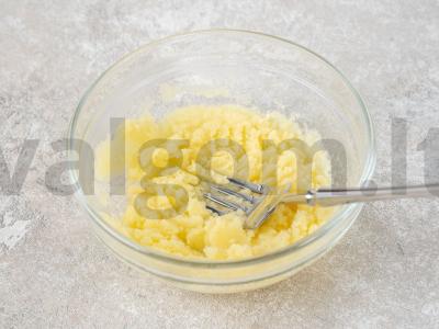 Žuvies kotletai su žirnių ir mėtų padažu Žingsnis 1