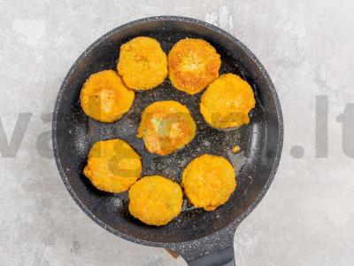 Žuvies kotletai su žirnių ir mėtų padažu Žingsnis 7