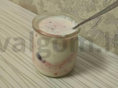 Jogurtas ant acidofilino pagrindine nuotrauka