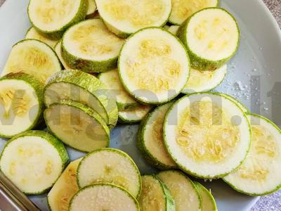 Kepti cukinijos su krapais Žingsnis 1