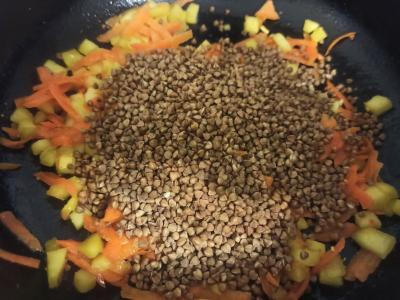 Grikių košė su morkomis ir obuoliu Žingsnis 4