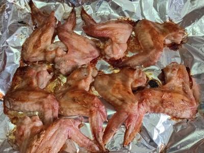 Kepti vištienos sparneliai, marinuoti su krienais Žingsnis 5