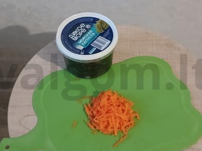 Vitaminų salotas iš jūros dumblių, morkų ir daikono Žingsnis 1