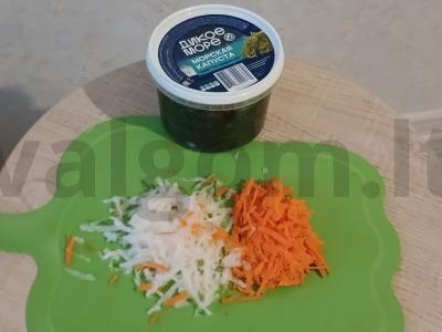 Vitaminų salotas iš jūros dumblių, morkų ir daikono Žingsnis 2