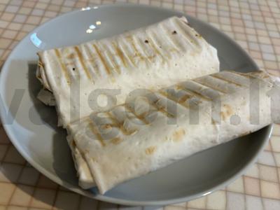 Sultinga šašlykinė su korėjietiška morkų salotomis pagrindine nuotrauka