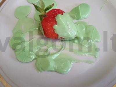 Braškės ir mandarinų skiltelės šokoladiniame glajuje Žingsnis 3