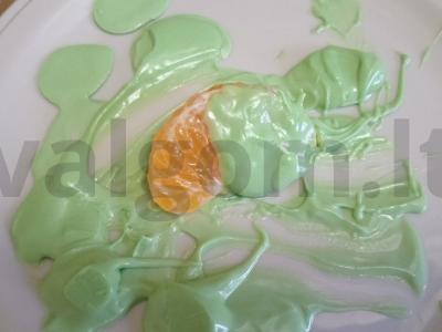 Braškės ir mandarinų skiltelės šokoladiniame glajuje Žingsnis 4