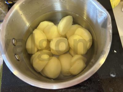 Troškinta bulvė grietinėlės ir grybų padaže Žingsnis 1