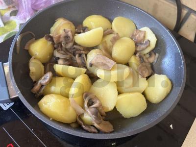 Troškinta bulvė grietinėlės ir grybų padaže Žingsnis 4