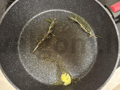 Kalakutienos steikas su rozmarinu Žingsnis 1