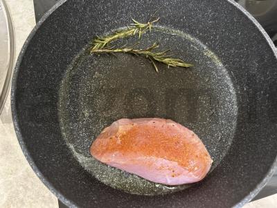 Kalakutienos steikas su rozmarinu Žingsnis 2