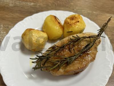 Kalakutienos steikas su rozmarinu pagrindine nuotrauka