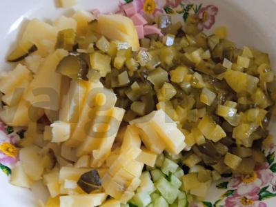 Olivje salotas su dešra ir žolelėmis Žingsnis 2