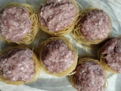 Makaronų lizdai su faršu po sūriu orkaitėje Žingsnis 2