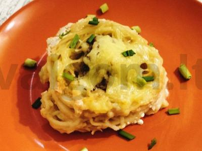 Makaronų lizdai su faršu po sūriu orkaitėje pagrindine nuotrauka