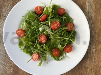 Salotas su rukola, krevetėmis ir braškėmis Žingsnis 2