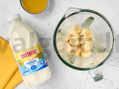 Banano kokteilis su pienu Žingsnis 2