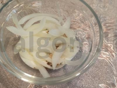 Pupelės su marinuotais svogūnais ir grietine Žingsnis 3