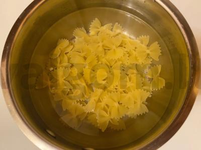 Makaronai „Gideonas“ su vištienos filė ir pievagrybiais Žingsnis 1