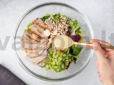 Vištienos salotas su razinomis Žingsnis 4