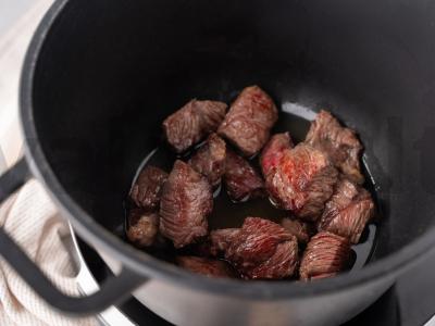 Jautiena su daržovėmis katile Žingsnis 3